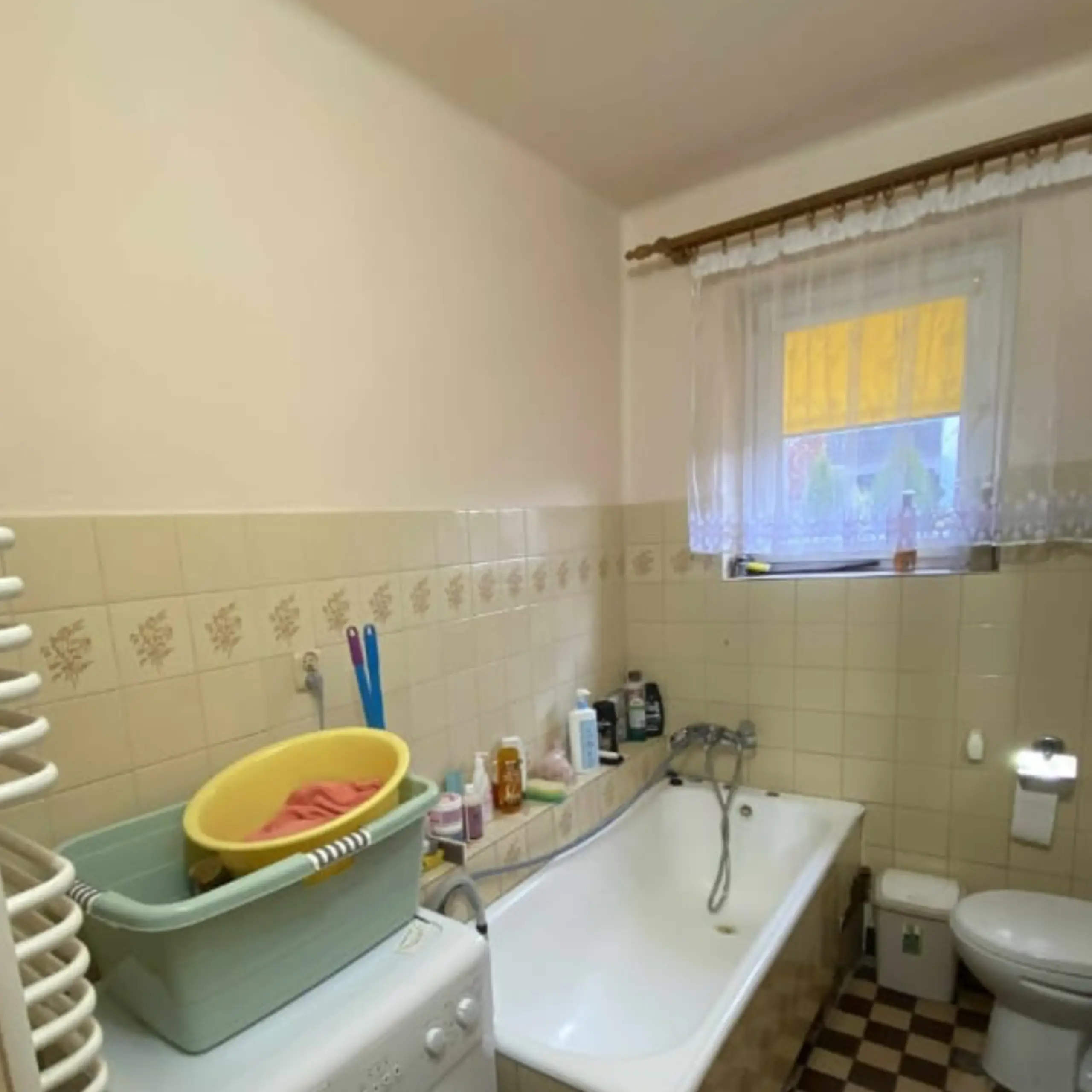 Bathroom before refurbishment